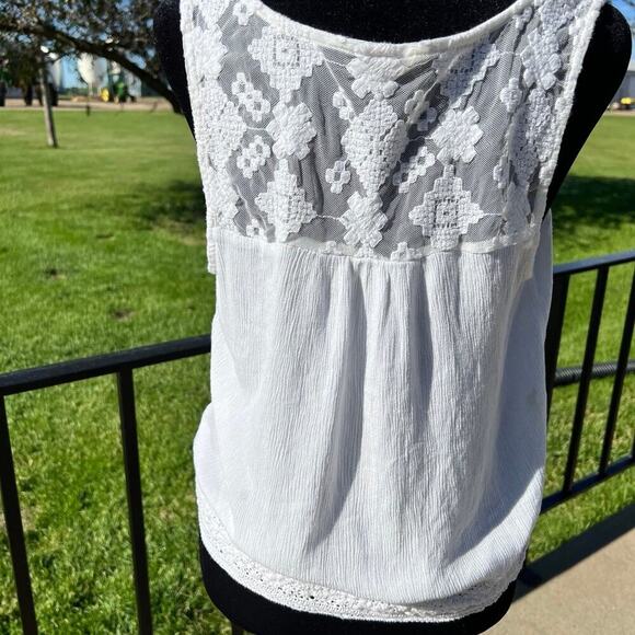 Aeropostale women’s size M tank top with lace, criss cross ties, white - Picture 4 of 6